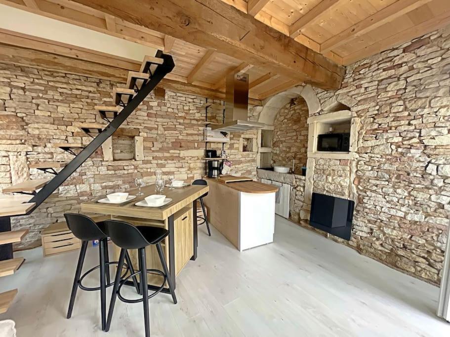 Charmante Maison De Village Viré Extérieur photo